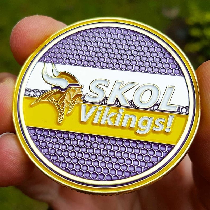 PREMIUM NFL Minnesota Vikings Poker Card Chip Protector Golf Marker Collector Coin image 2